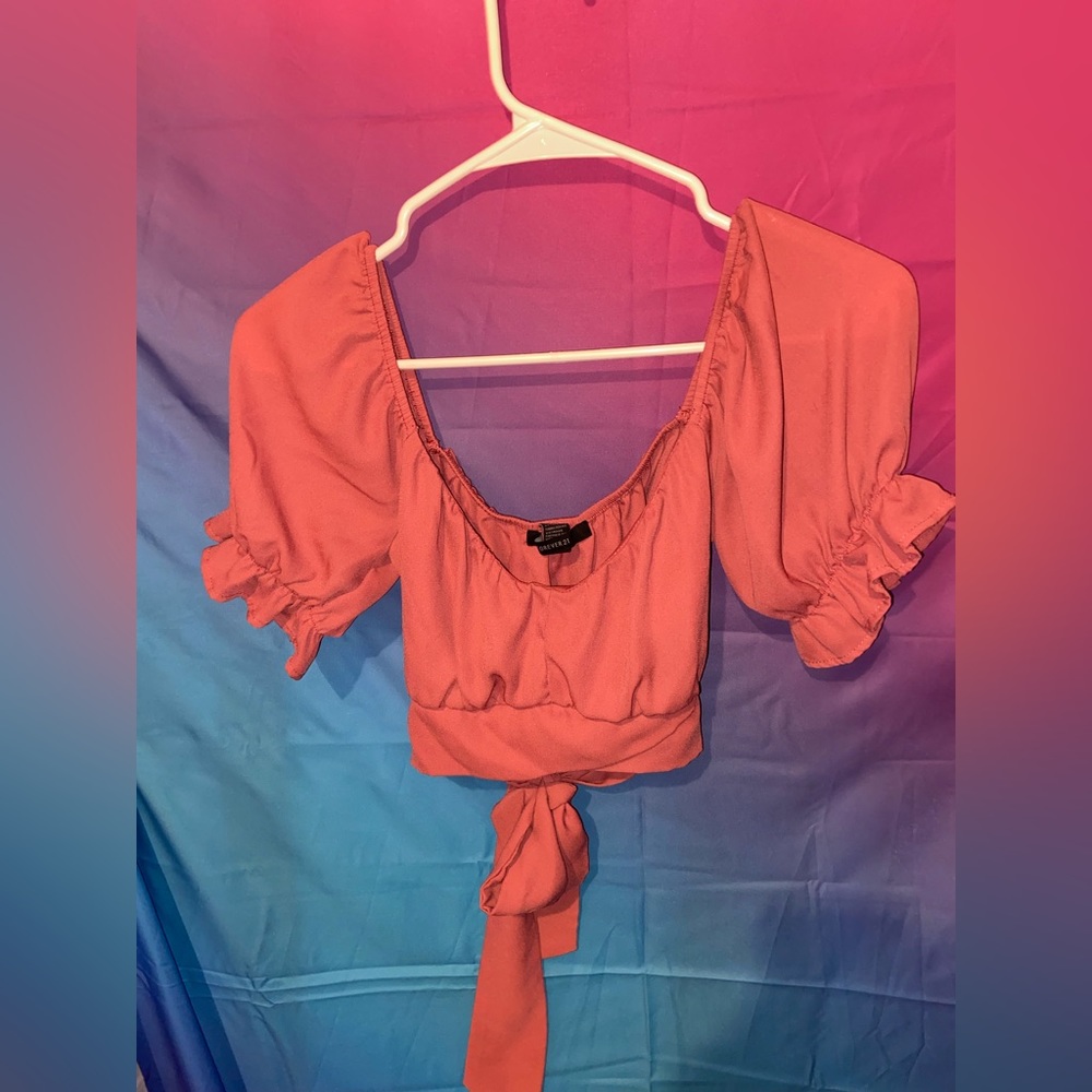 Pink cropped shirt
